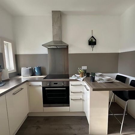 Glasgow Modern Style Home , Separate Entrance 외부 사진
