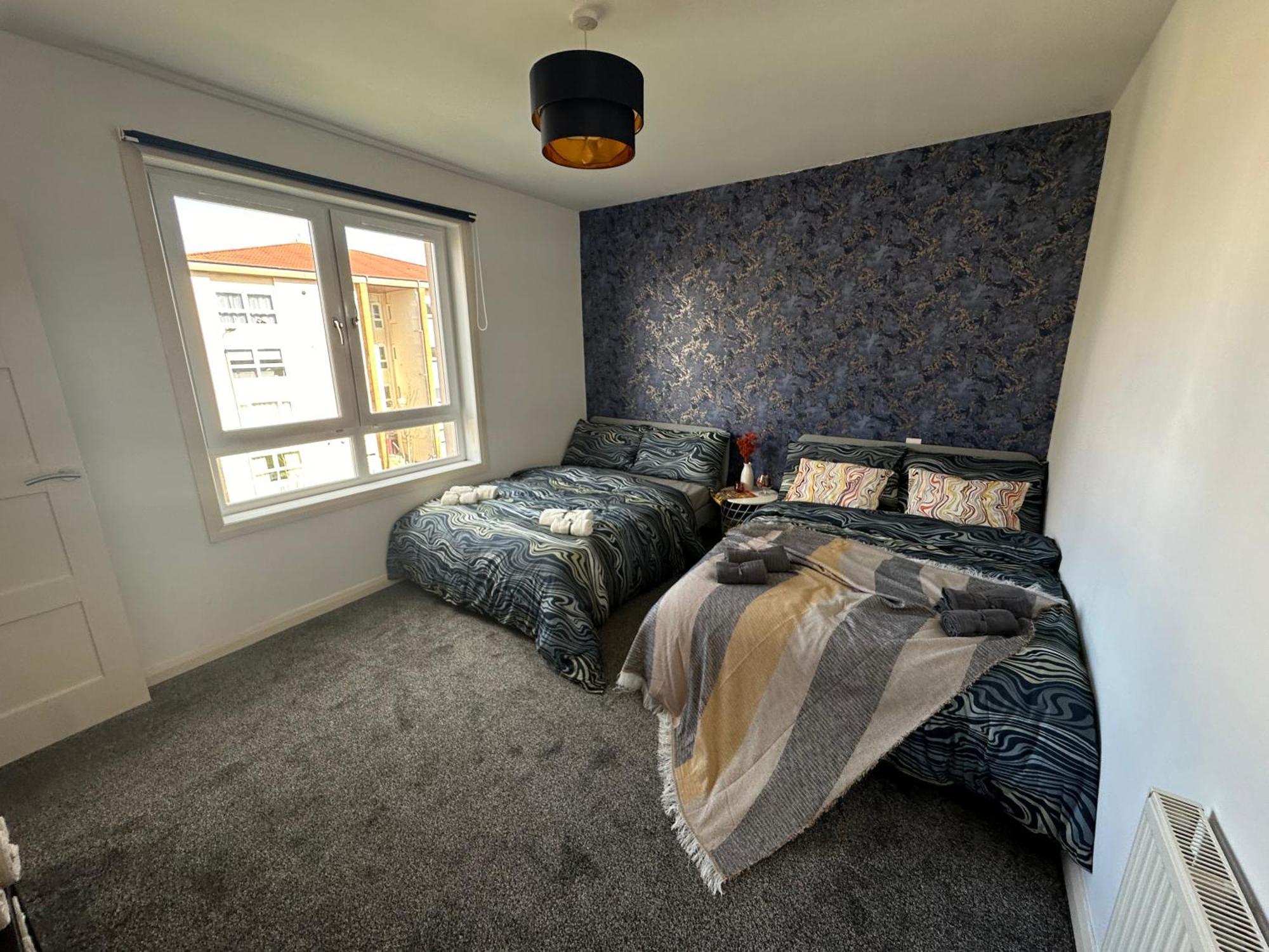 Glasgow Modern Style Home , Separate Entrance 외부 사진
