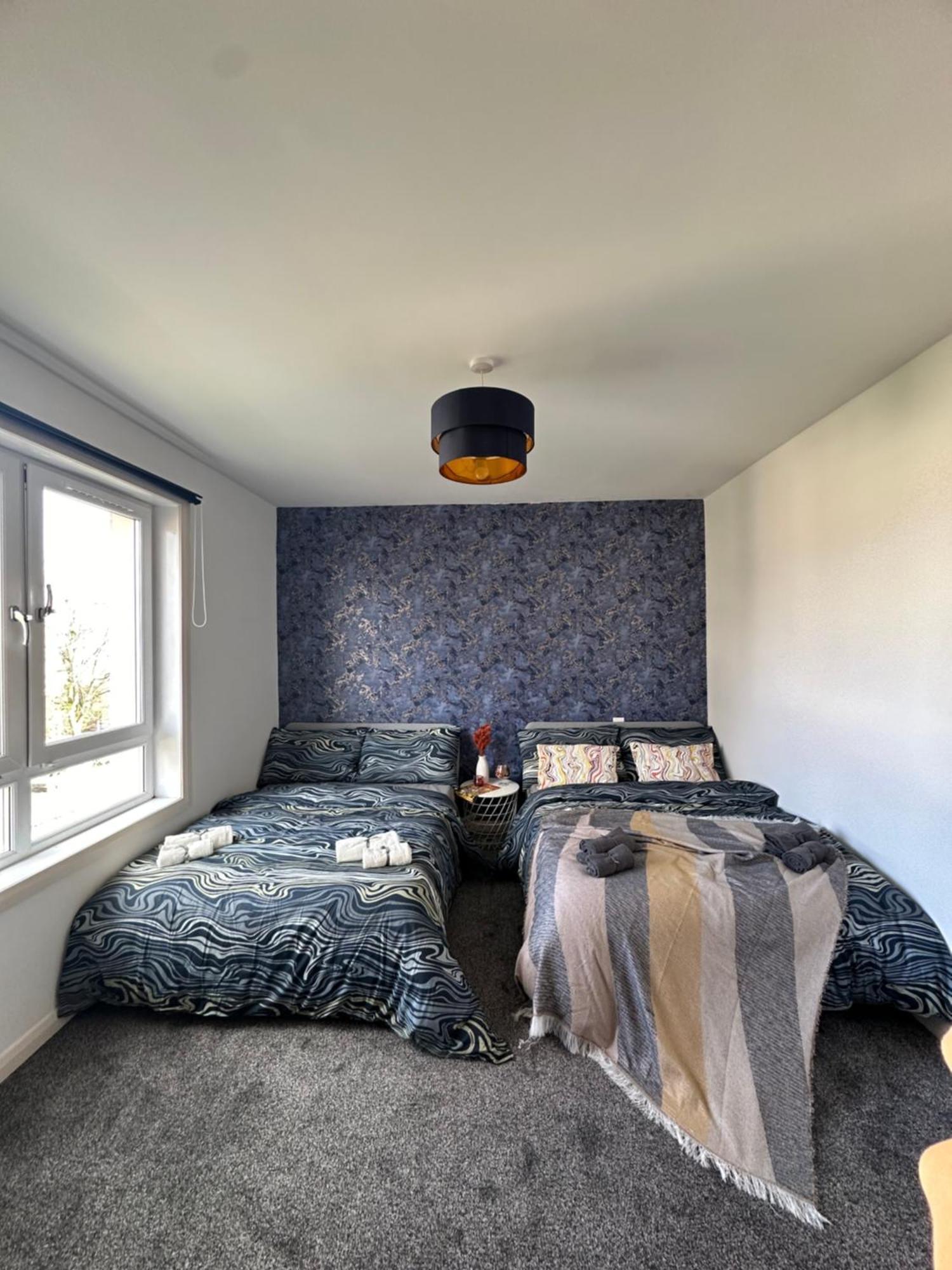Glasgow Modern Style Home , Separate Entrance 외부 사진