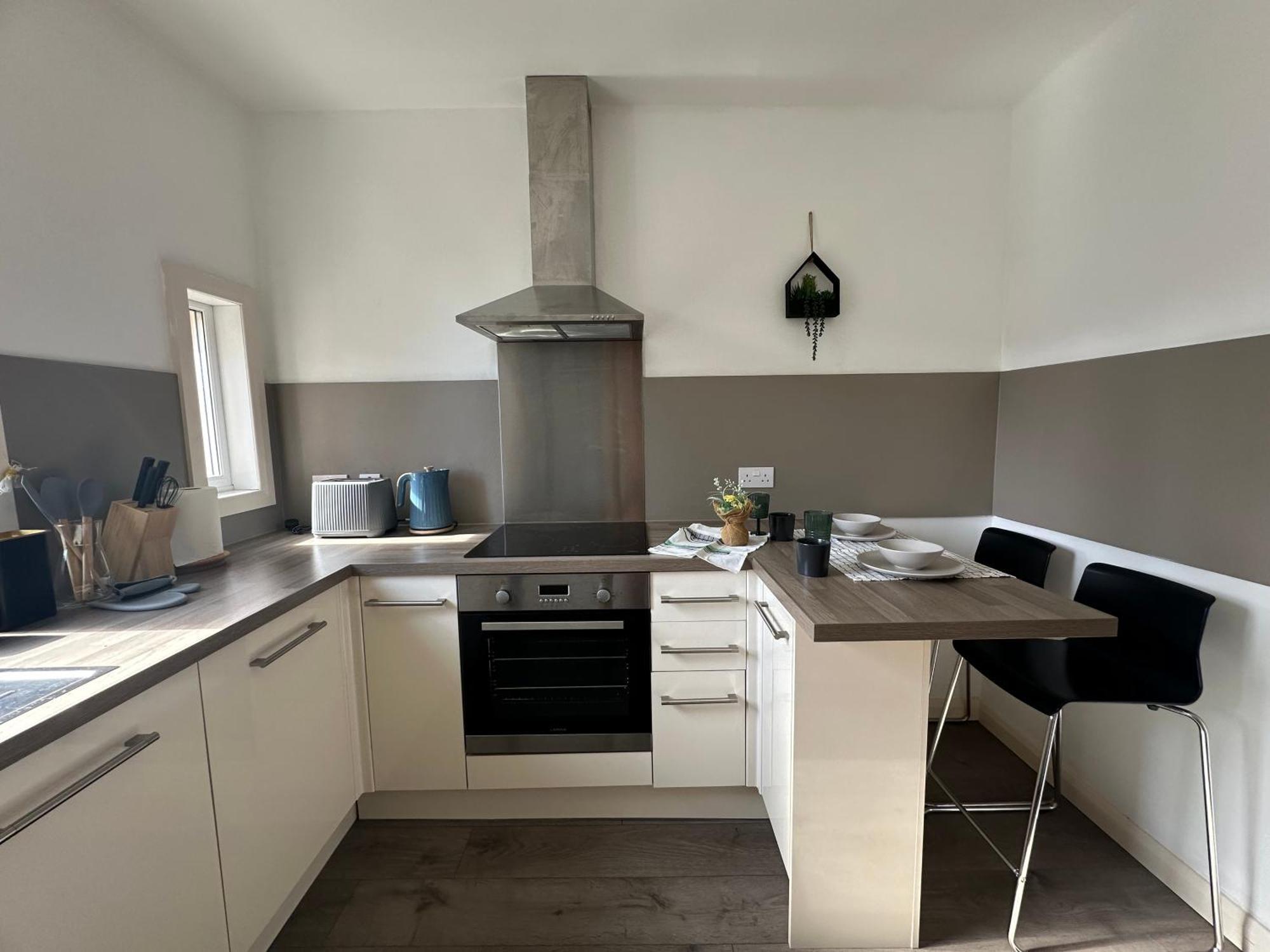 Glasgow Modern Style Home , Separate Entrance 외부 사진