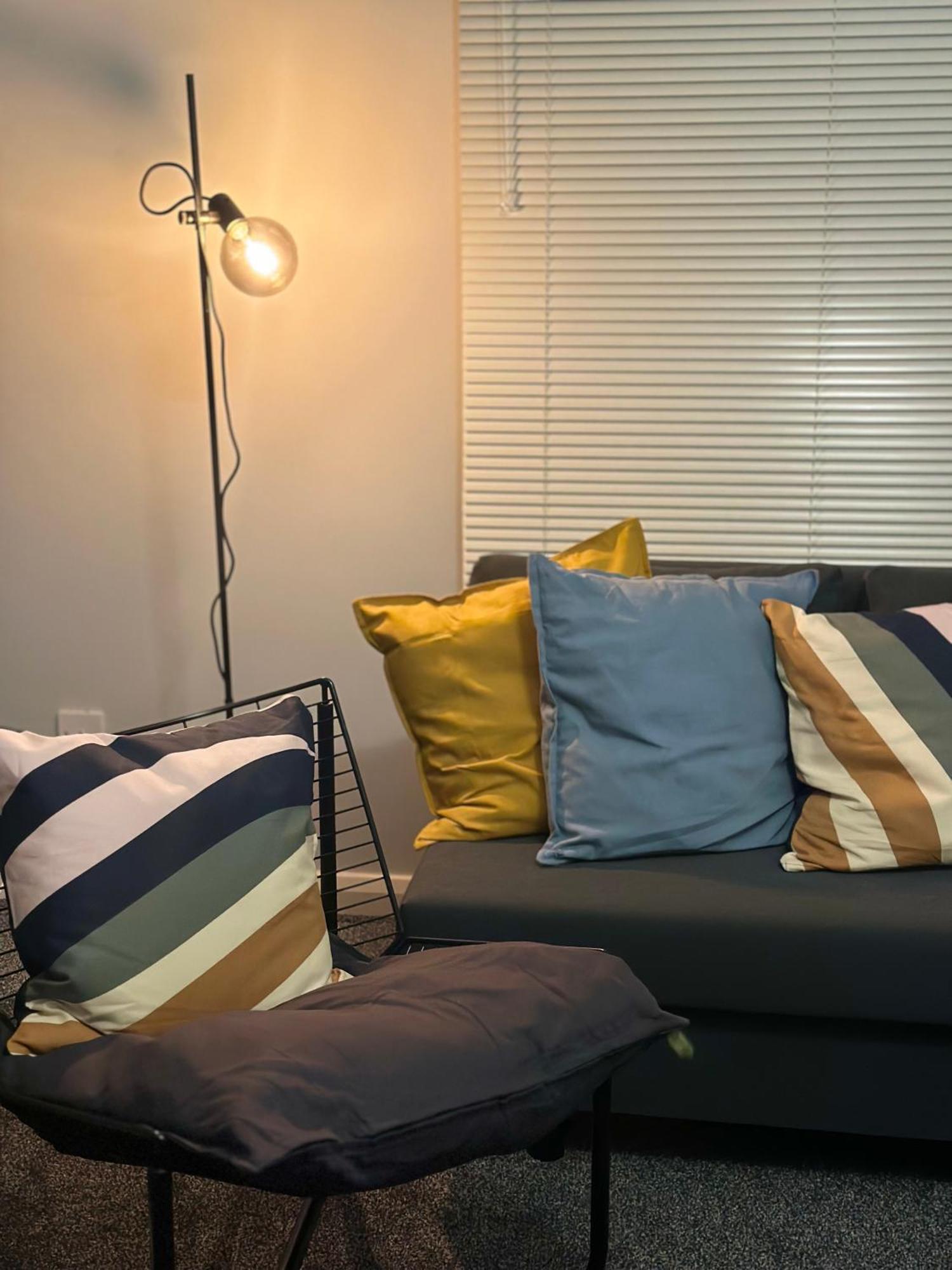 Glasgow Modern Style Home , Separate Entrance 외부 사진