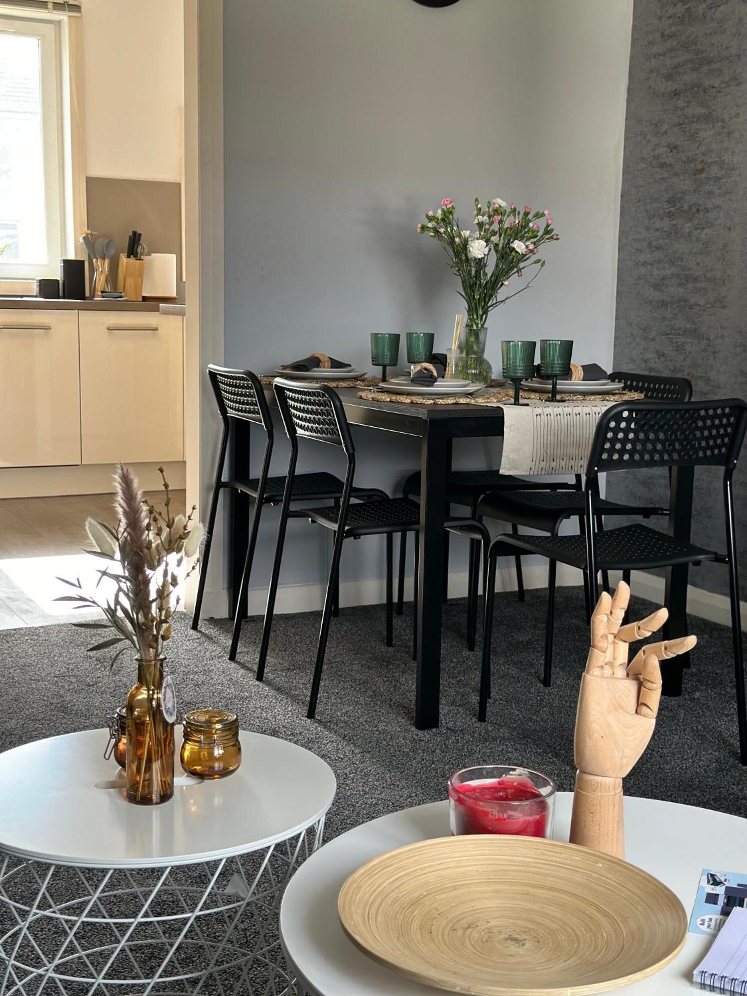 Glasgow Modern Style Home , Separate Entrance 외부 사진