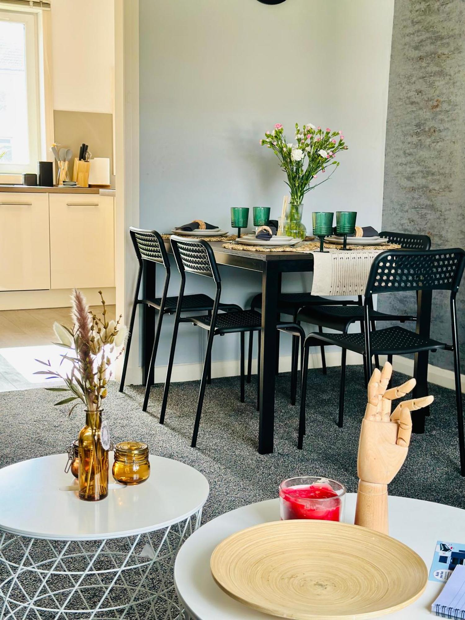 Glasgow Modern Style Home , Separate Entrance 외부 사진