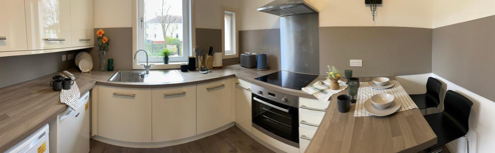 Glasgow Modern Style Home , Separate Entrance 외부 사진