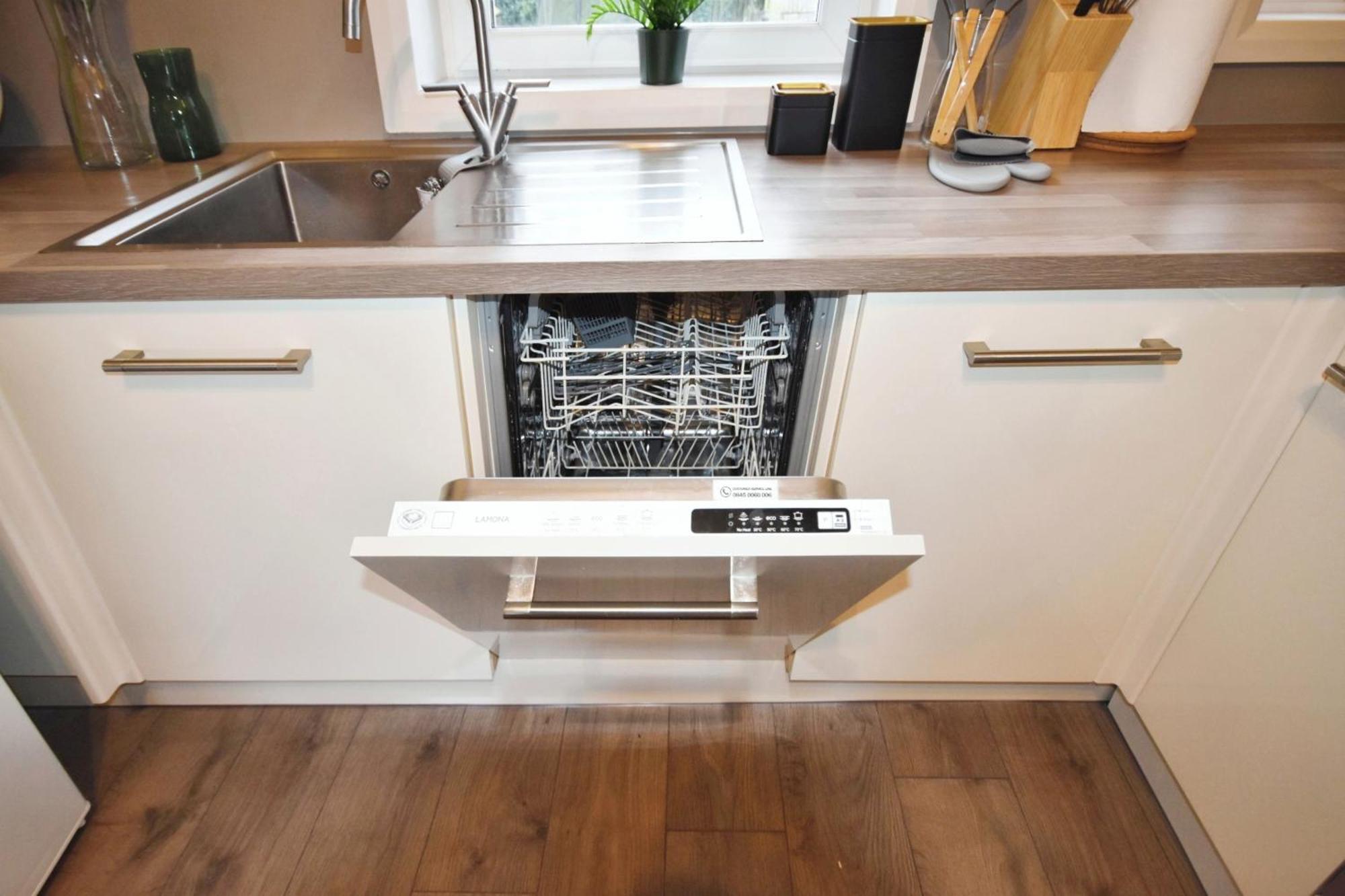 Glasgow Modern Style Home , Separate Entrance 외부 사진