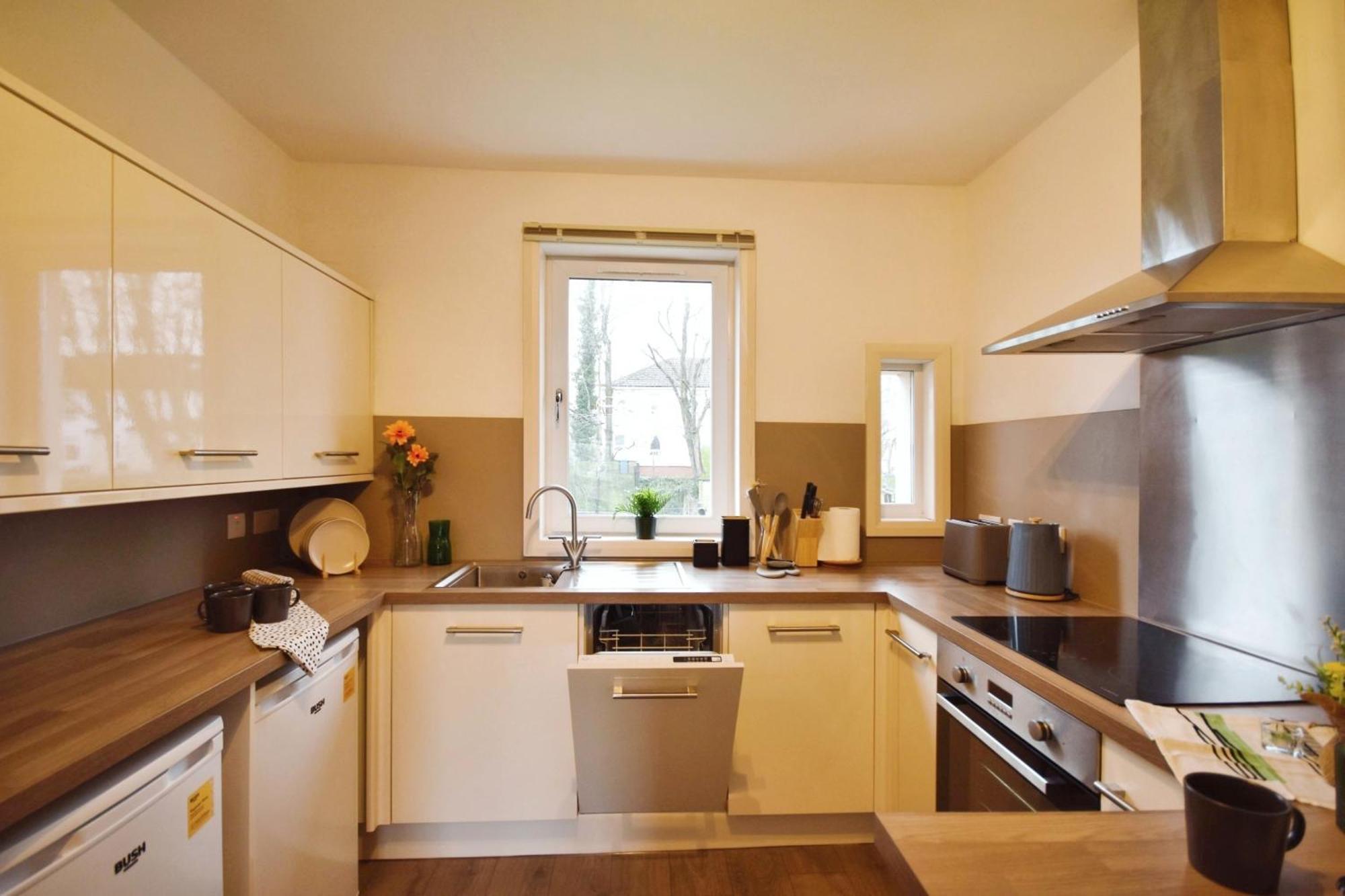 Glasgow Modern Style Home , Separate Entrance 외부 사진
