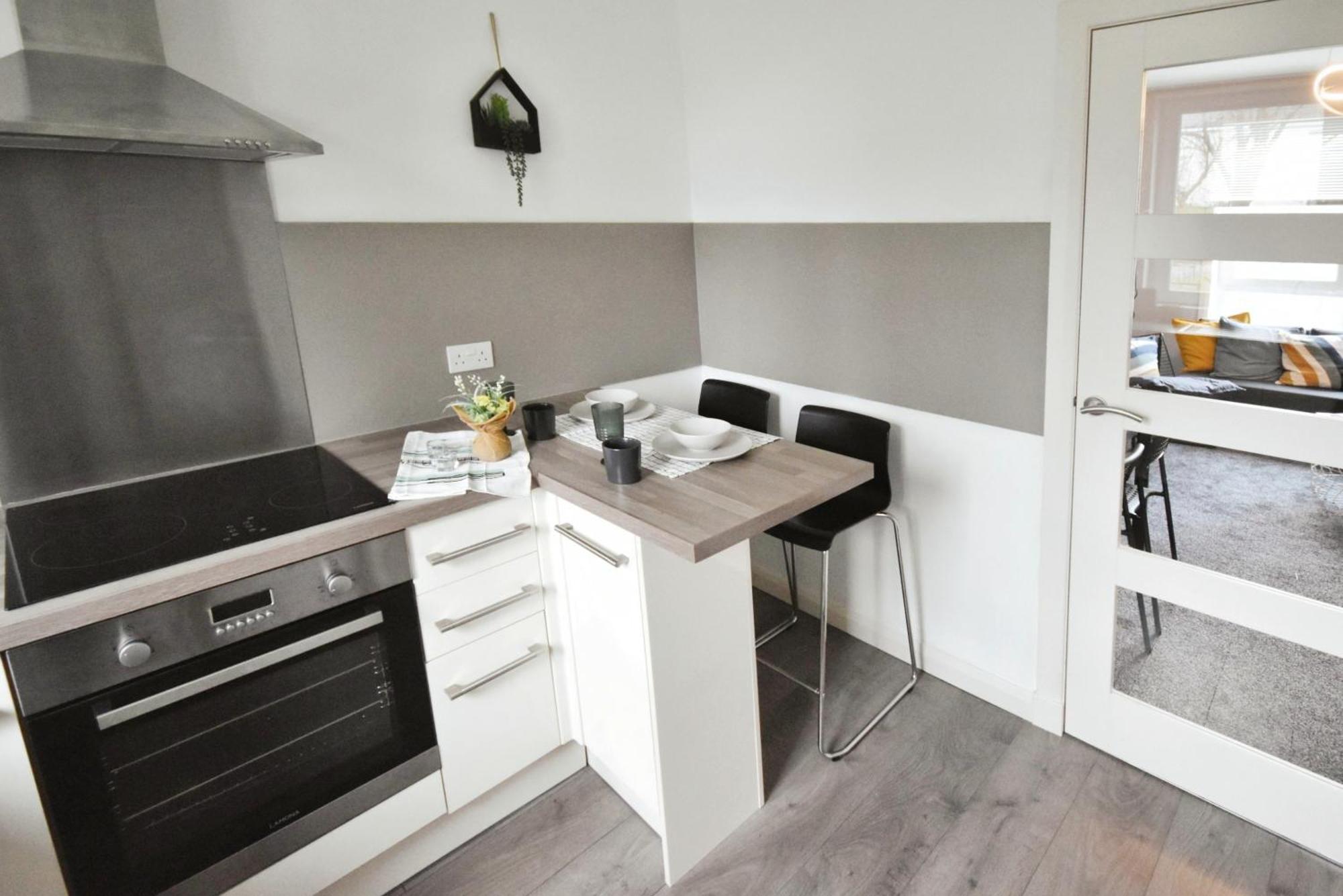 Glasgow Modern Style Home , Separate Entrance 외부 사진