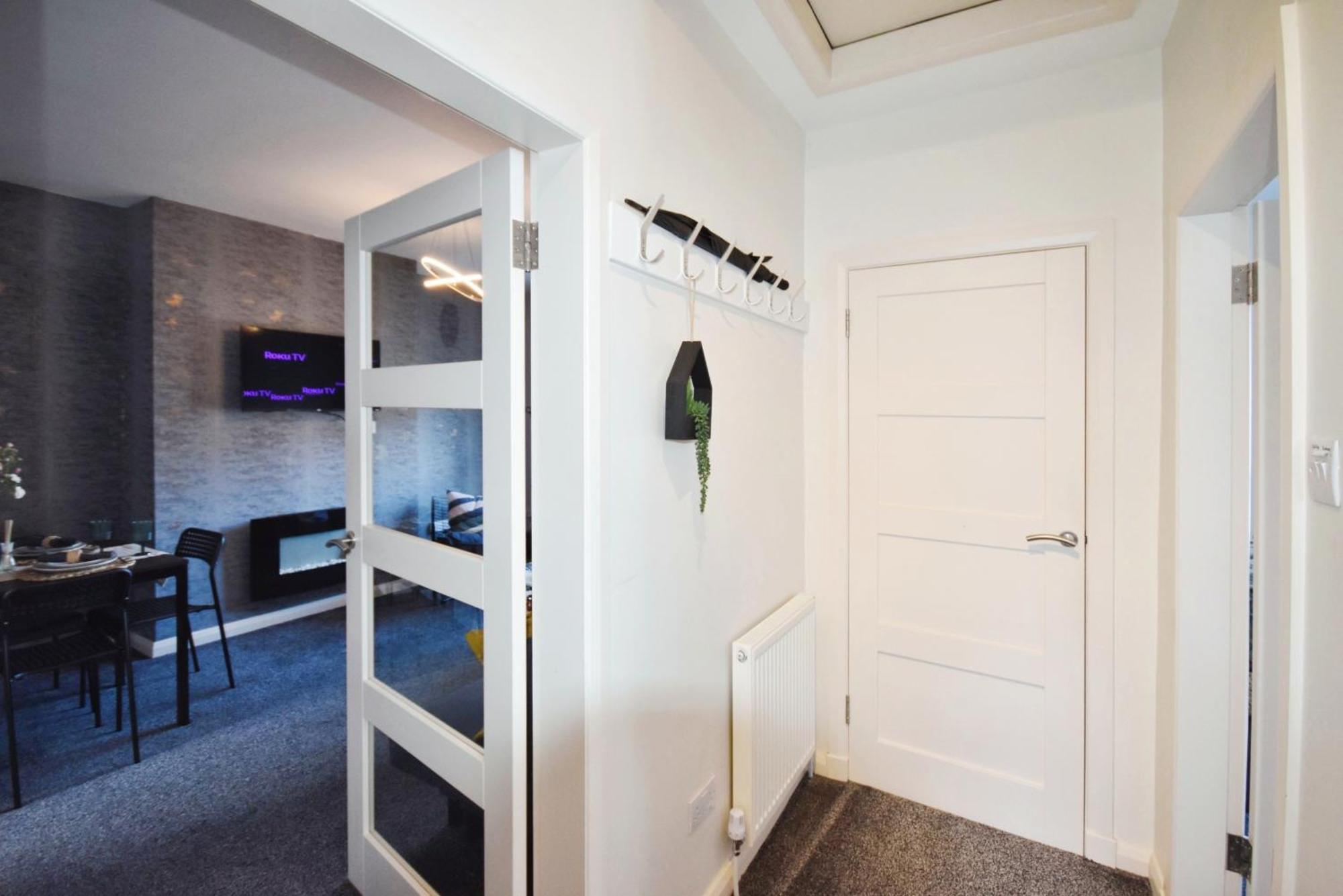 Glasgow Modern Style Home , Separate Entrance 외부 사진