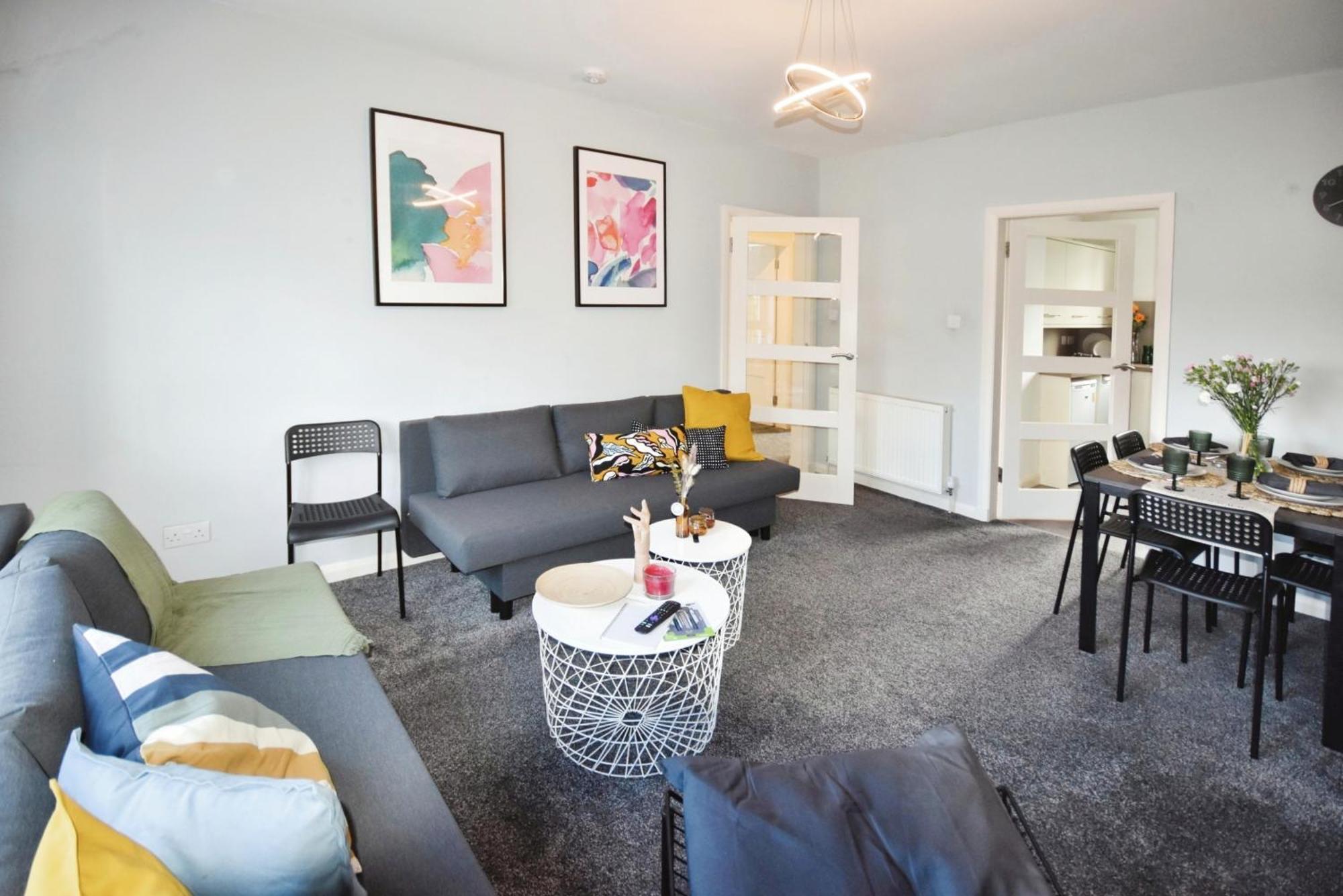 Glasgow Modern Style Home , Separate Entrance 외부 사진