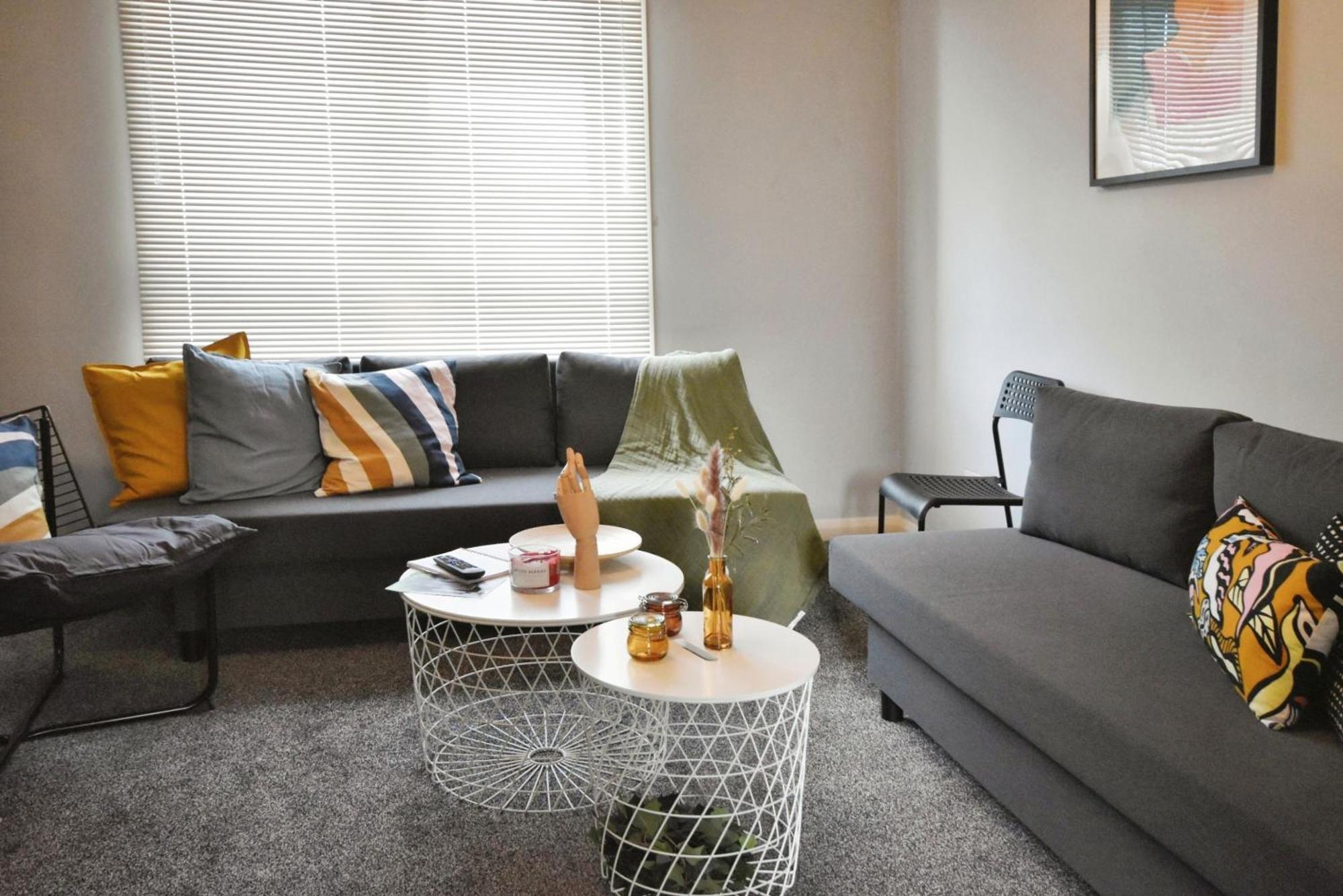 Glasgow Modern Style Home , Separate Entrance 외부 사진