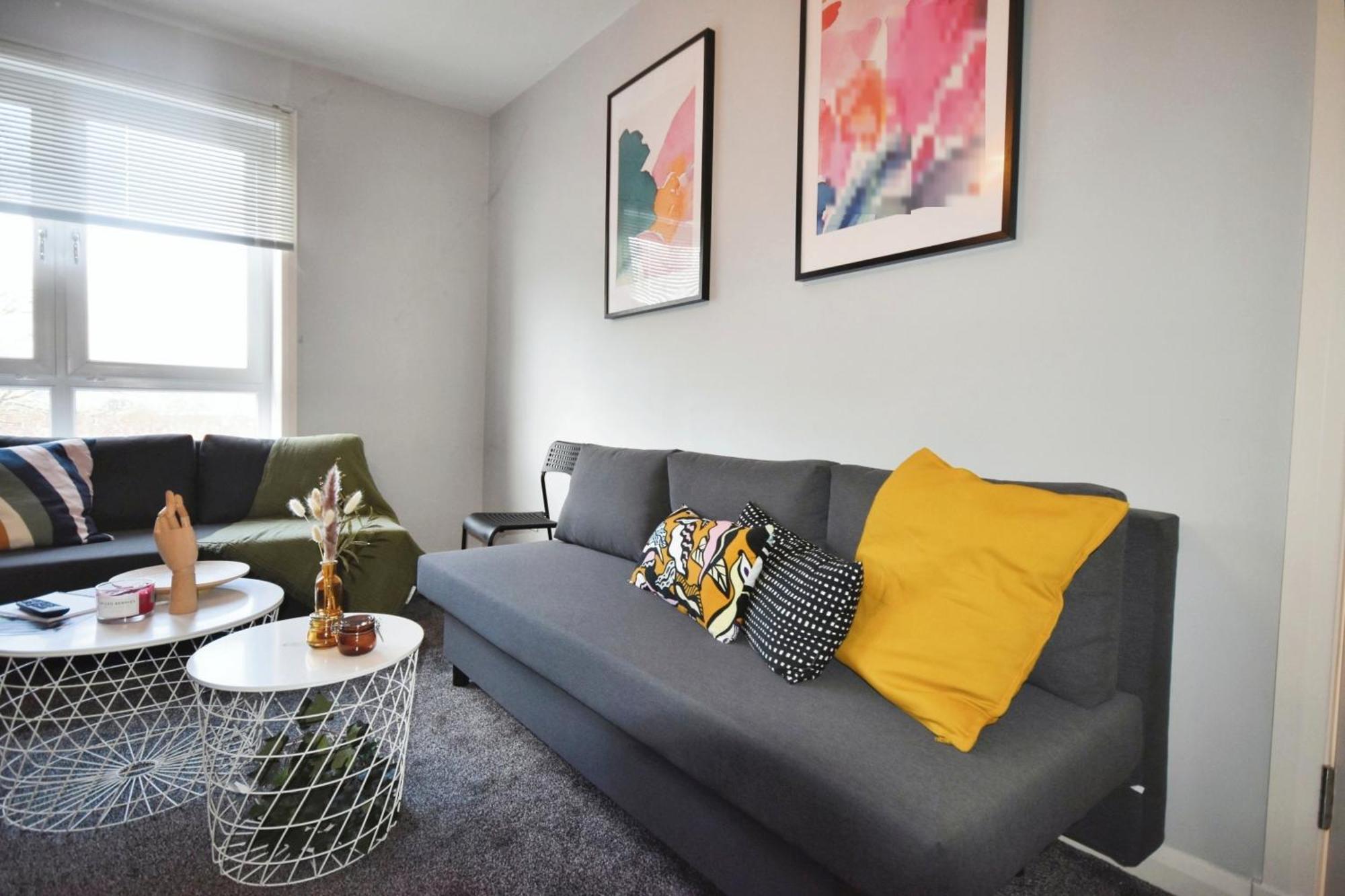 Glasgow Modern Style Home , Separate Entrance 외부 사진