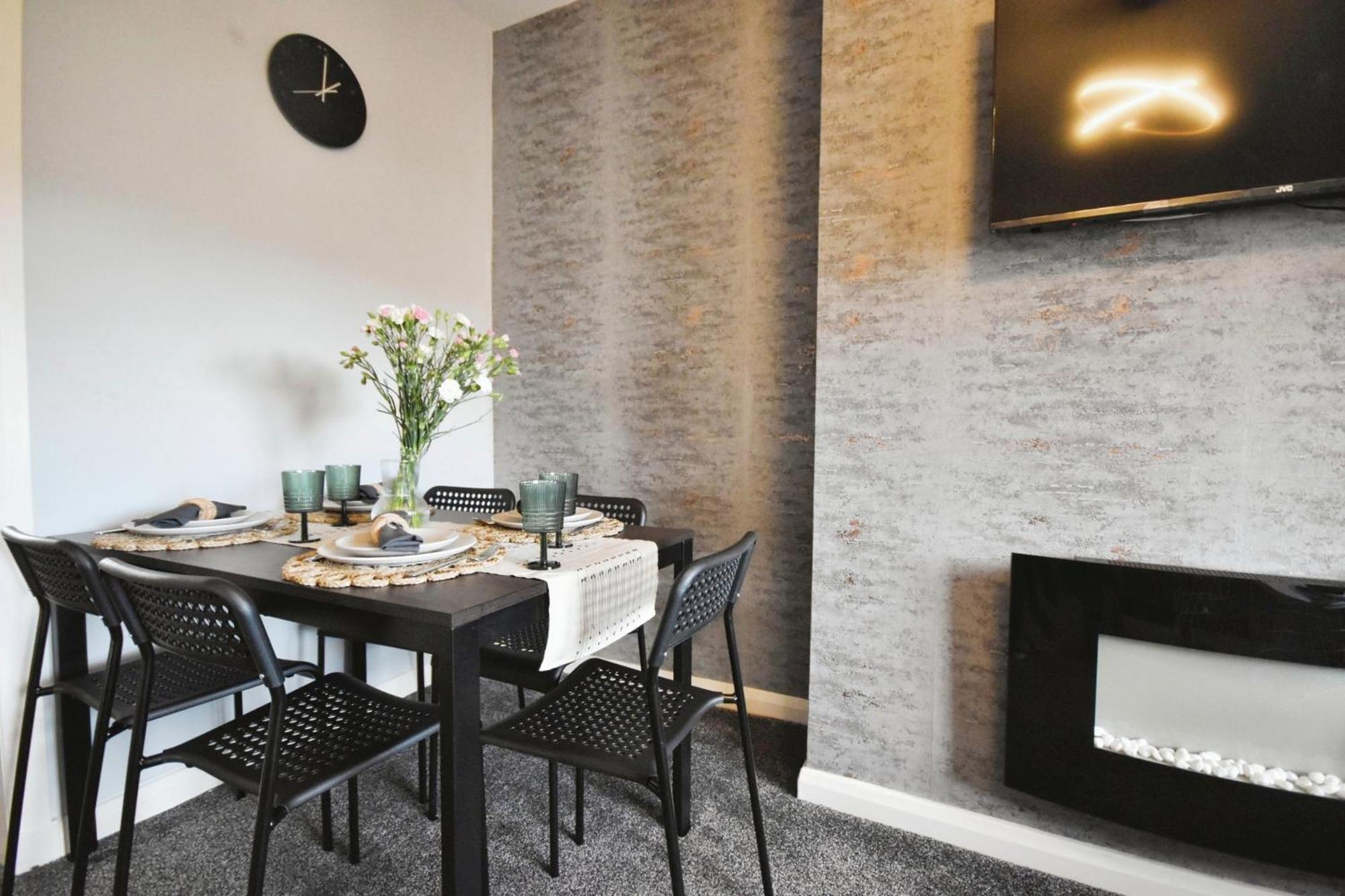 Glasgow Modern Style Home , Separate Entrance 외부 사진