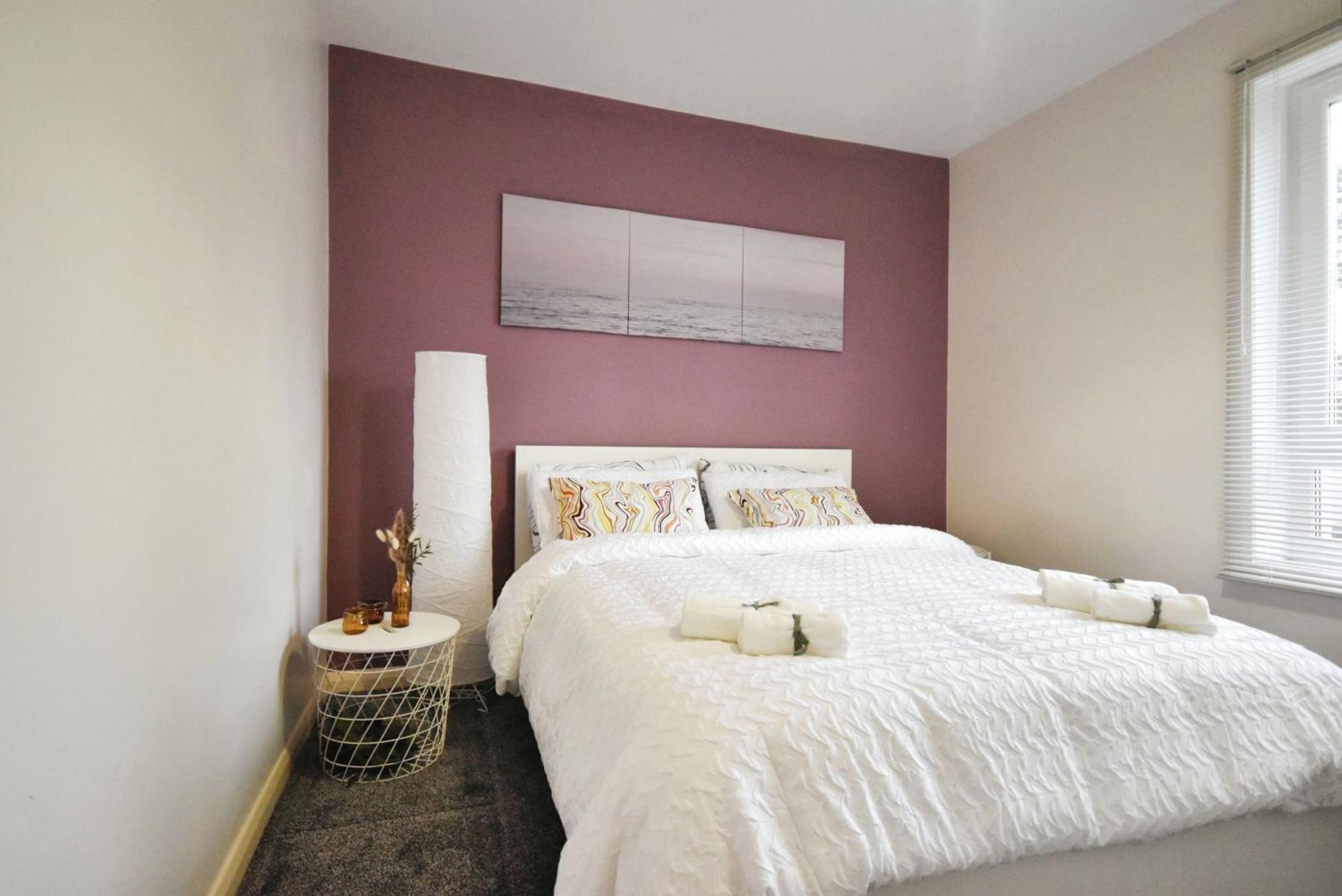 Glasgow Modern Style Home , Separate Entrance 외부 사진