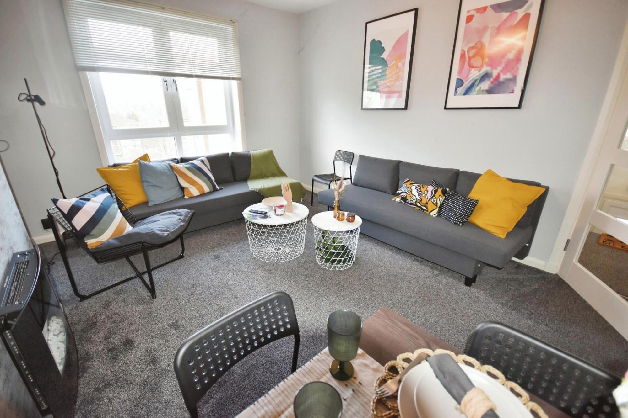 Glasgow Modern Style Home , Separate Entrance 외부 사진