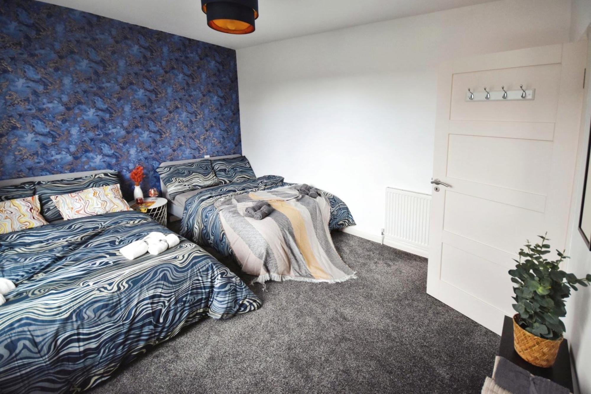 Glasgow Modern Style Home , Separate Entrance 외부 사진