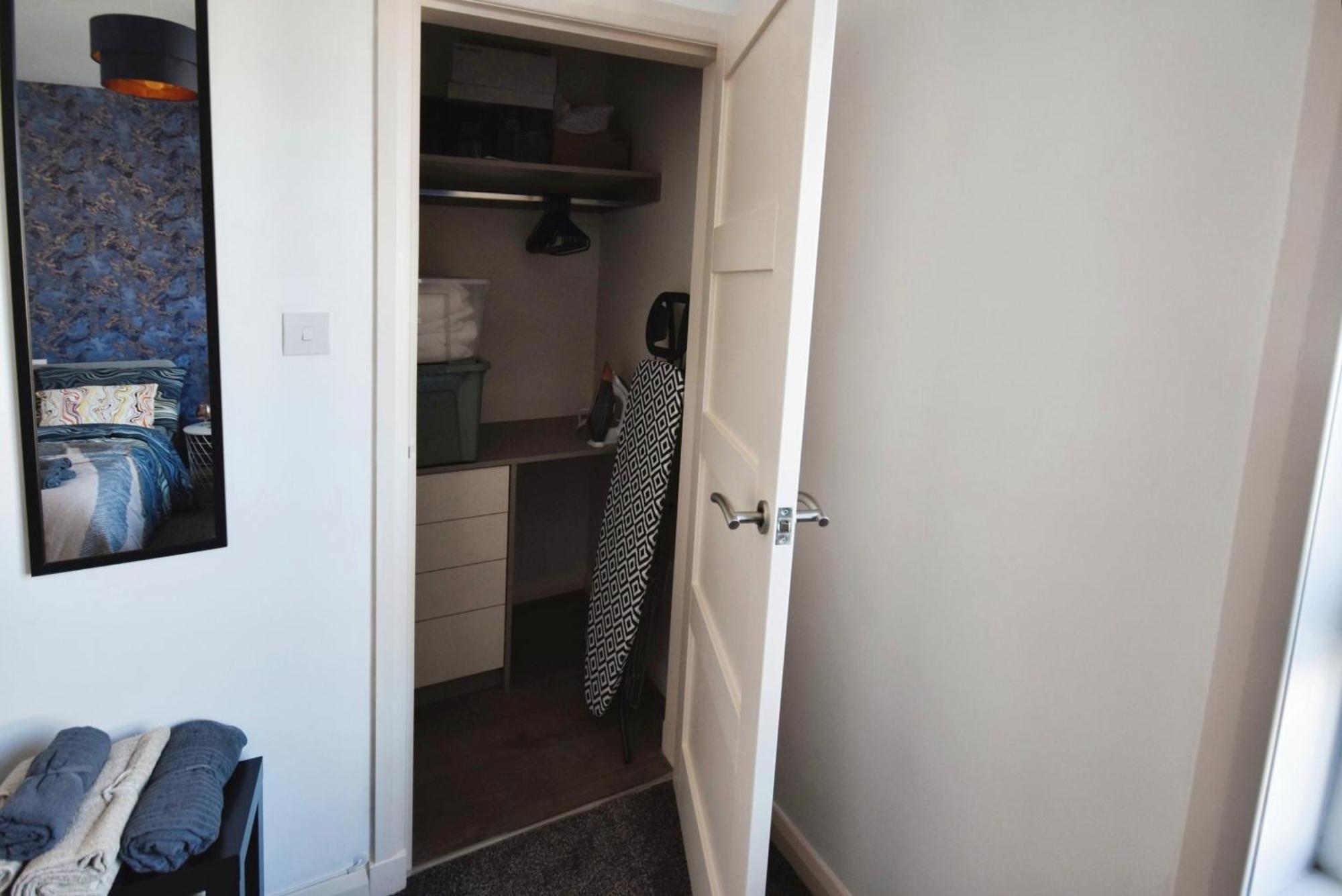 Glasgow Modern Style Home , Separate Entrance 외부 사진